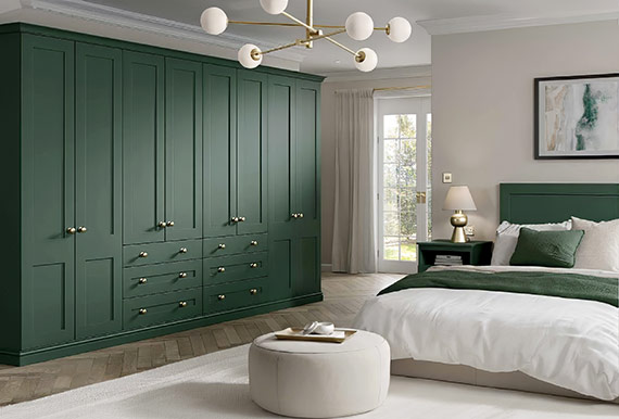 Image of a Plain Shaker Taunton Bedroom in Matt Evergreen